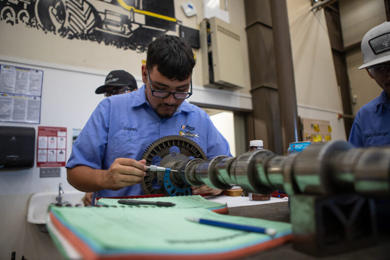 California scrambles to offer new financial aid grants for short-term job training - CalMatters